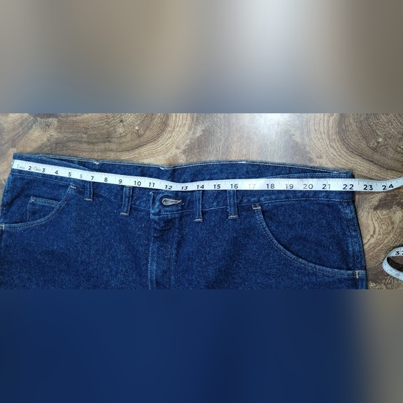 Wrangler Men's Deep Blue Relaxed Jeans - Picture 7 of 10